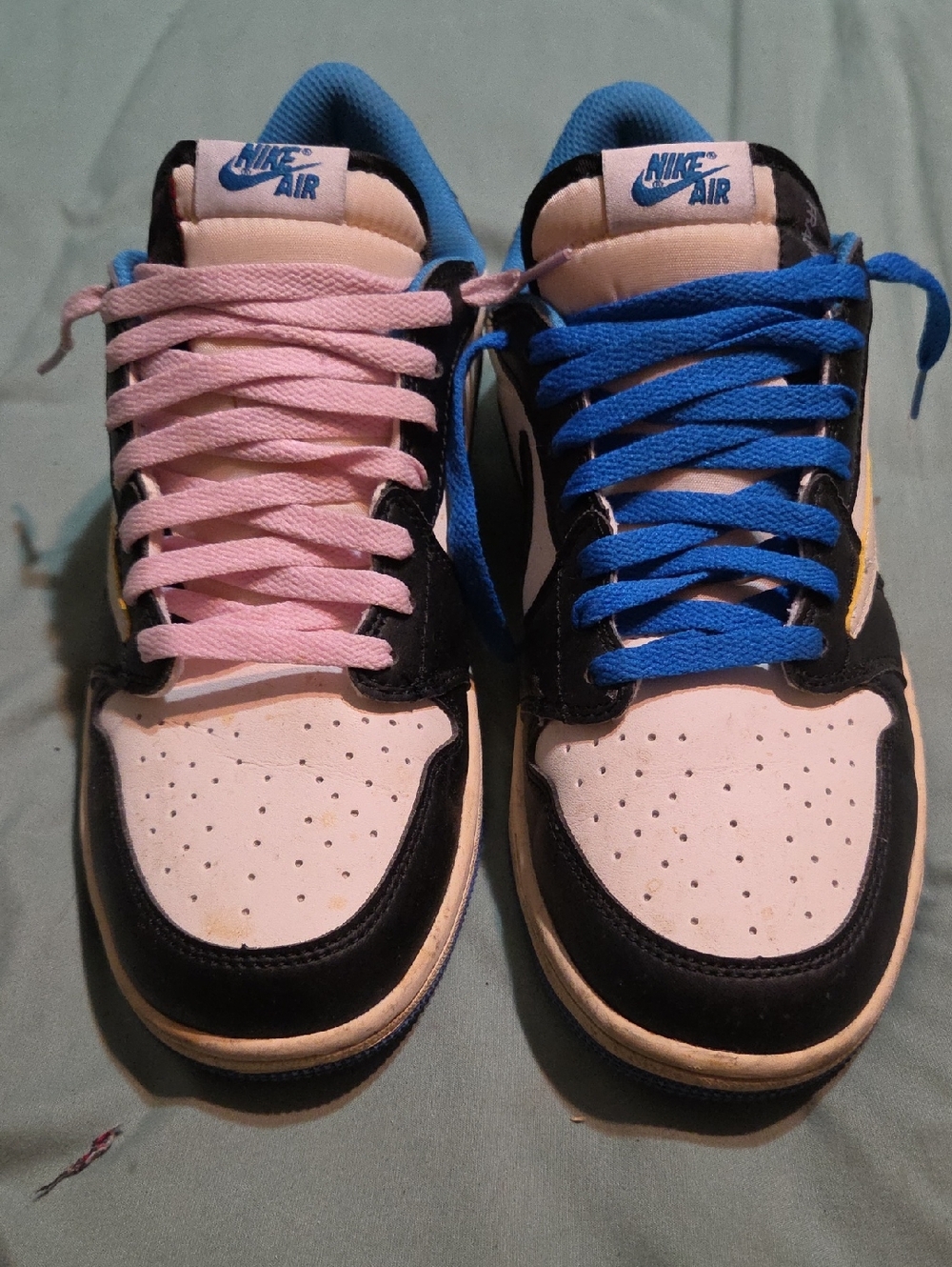  

Jordan 1 Retro Low OG SP Fragment x Travis Scott